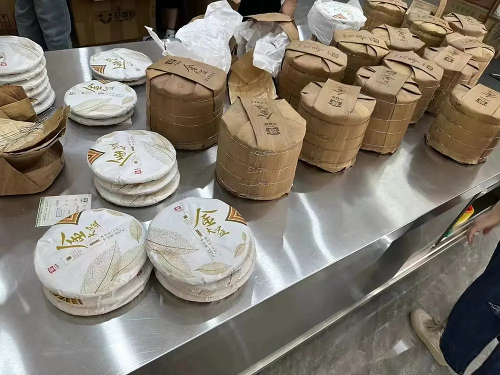 张家界回收大益普洱茶2015年生茶熟茶图3