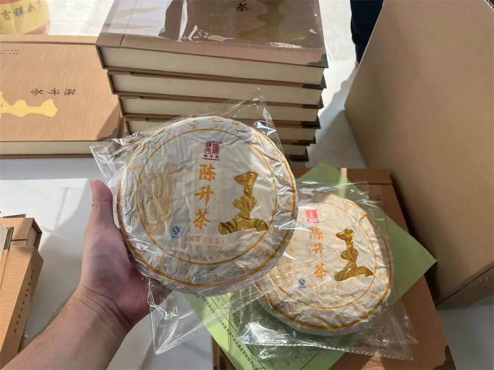 张家界回收陈升号普洱茶2016年生茶熟茶