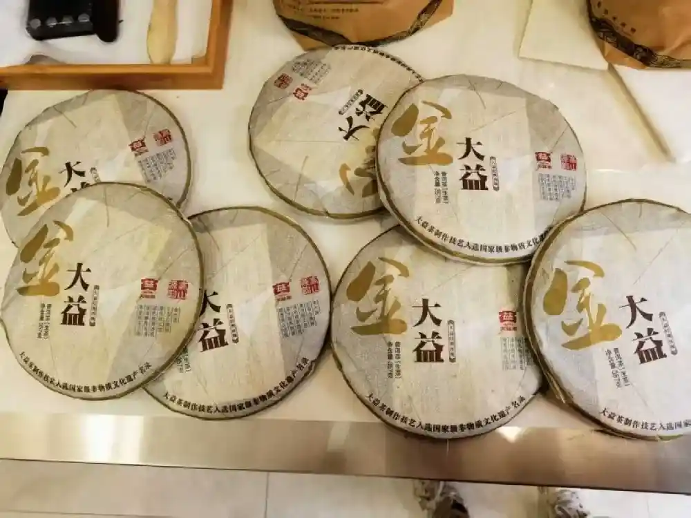 张家界收藏普洱茶变现指南：回收时，年份、品相哪个更重要？